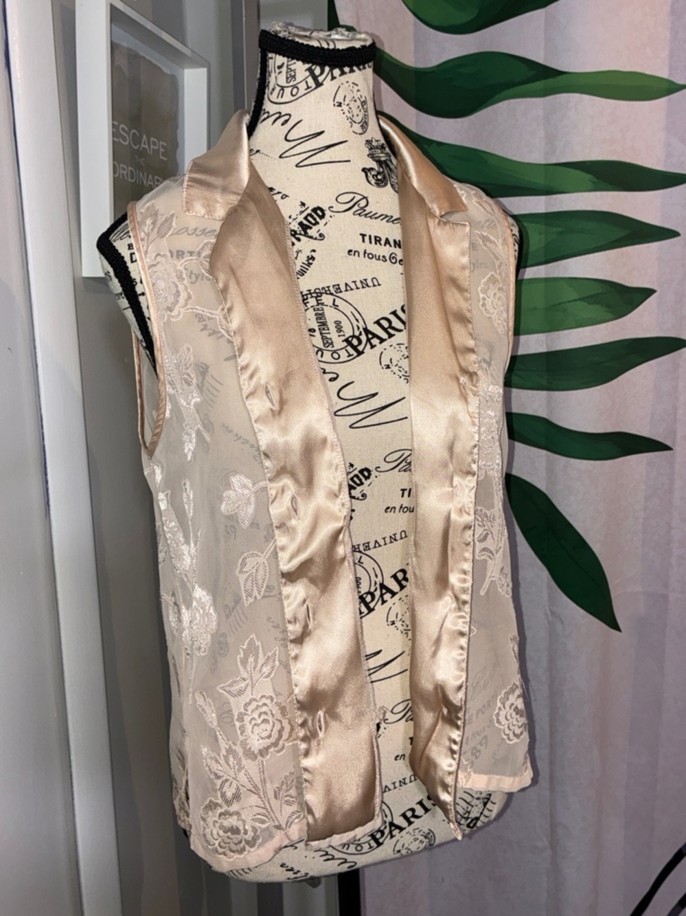 Vintage Oscar De La Renta Sleeveless Blouse Floral Satin Button-Up Top